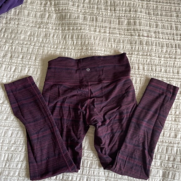 Lululemon leggings- CYBER RED GRAPE BORDEAUX DRAMA - Picture 2 of 3